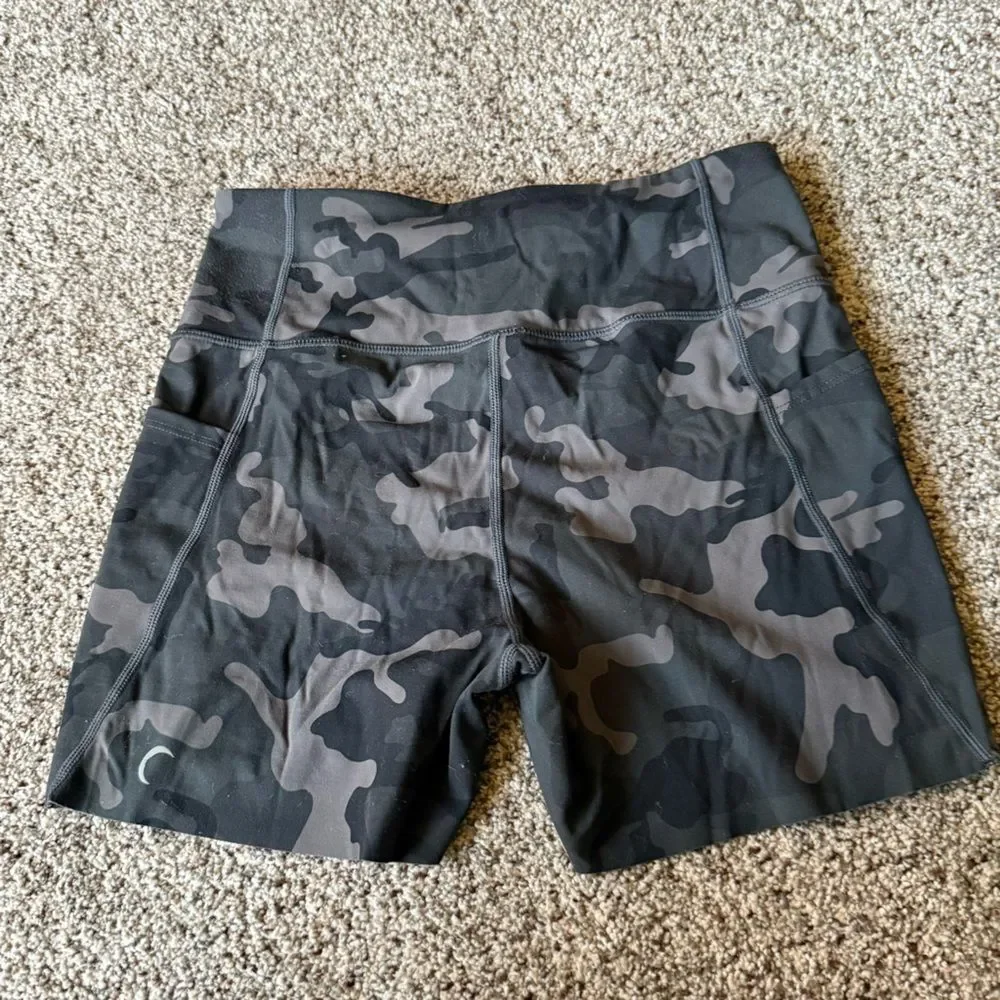 Zyia Active Bike Shorts Camouflage small green black booty shorts exercise